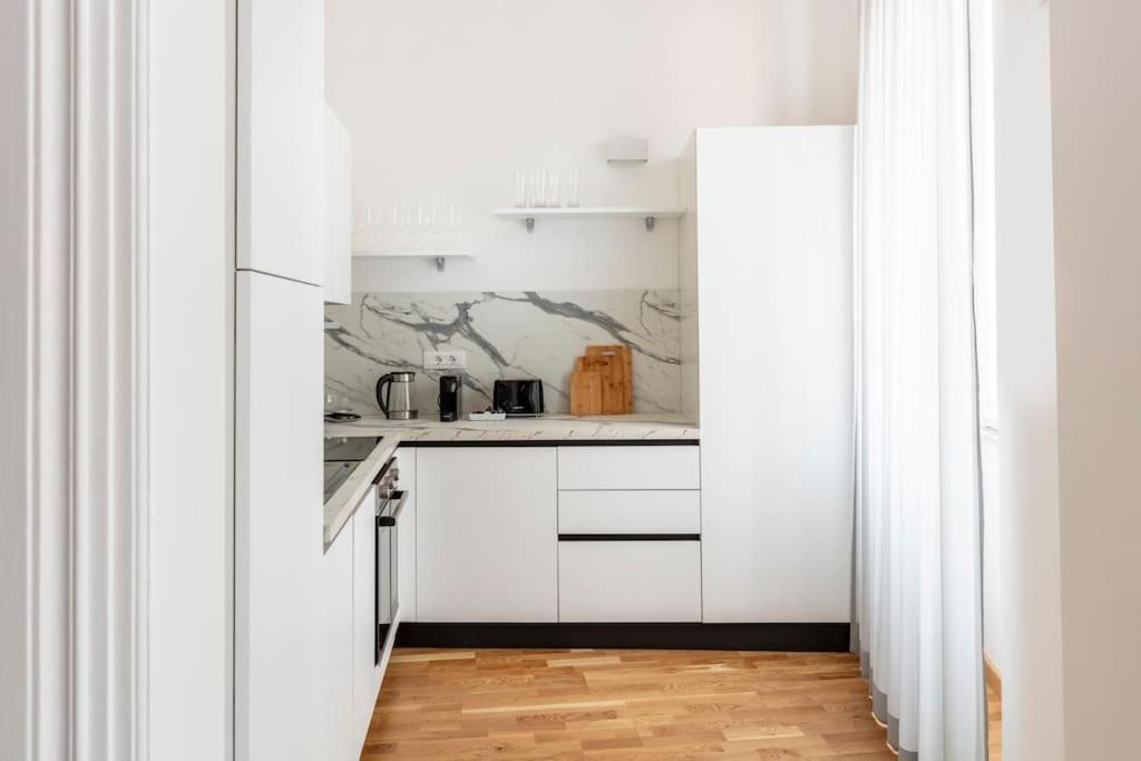 Sjr Luxury Apartment Trevi Fountain Rzym Zewnętrze zdjęcie
