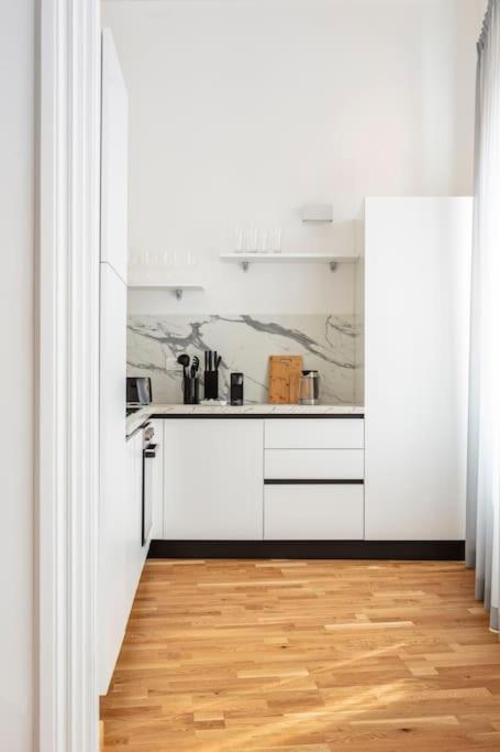 Sjr Luxury Apartment Trevi Fountain Rzym Zewnętrze zdjęcie