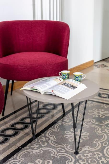 Sjr Luxury Apartment Trevi Fountain Rzym Zewnętrze zdjęcie