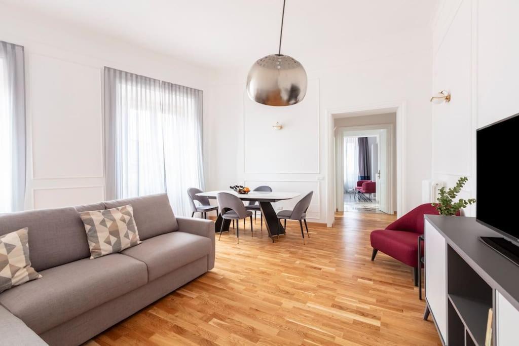 Sjr Luxury Apartment Trevi Fountain Rzym Zewnętrze zdjęcie